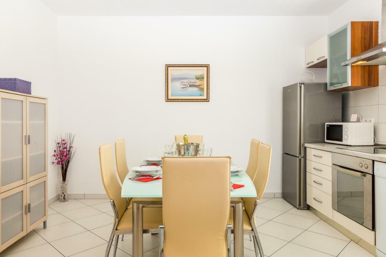 Apartment Dominik Trogir Exterior photo
